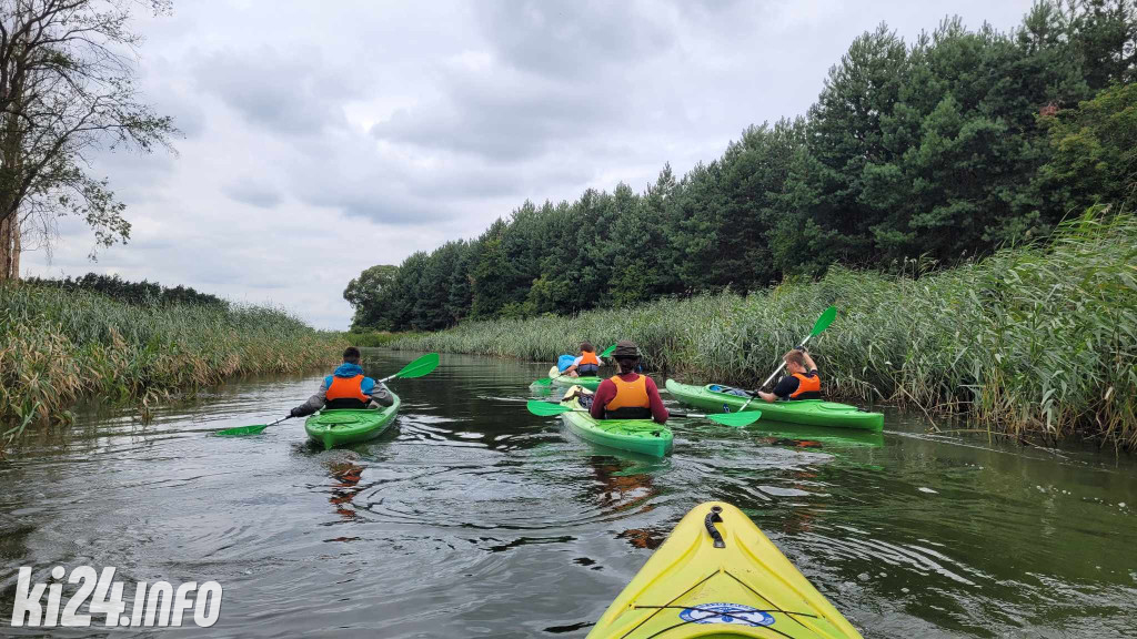 Przewiosłowali sto kilometrów