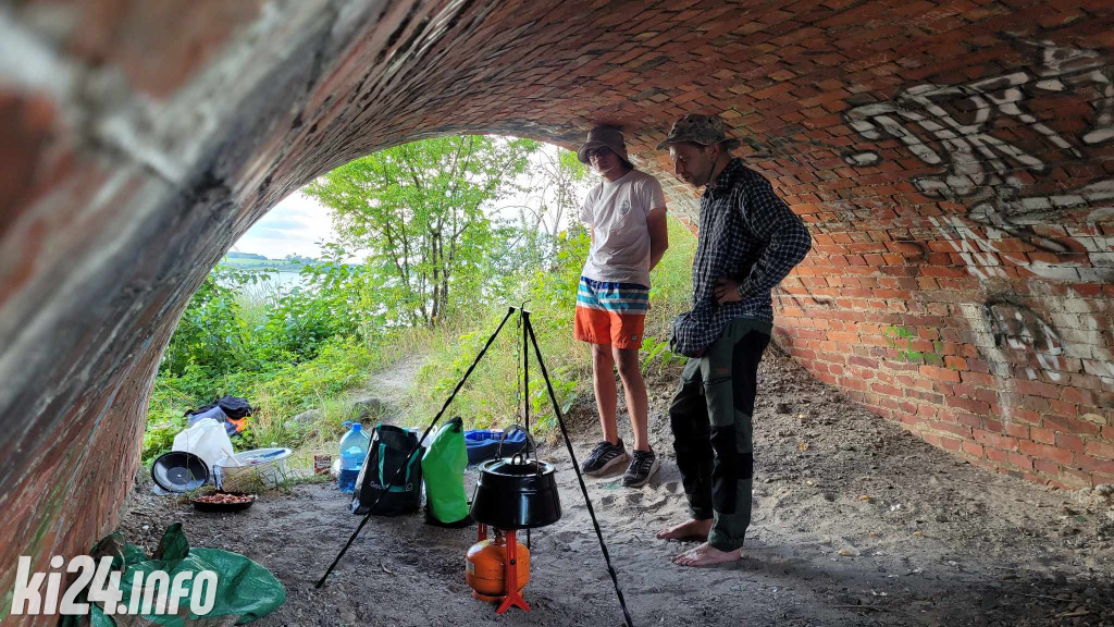 Przewiosłowali sto kilometrów