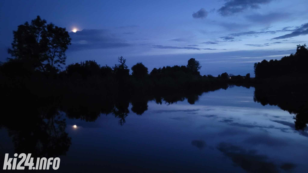Przewiosłowali sto kilometrów