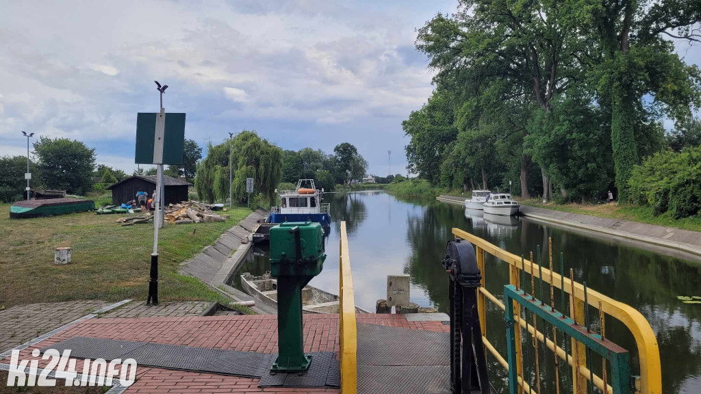 Przewiosłowali sto kilometrów