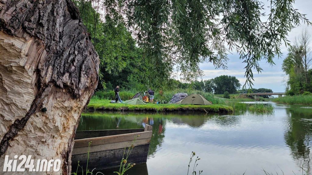 Przewiosłowali sto kilometrów