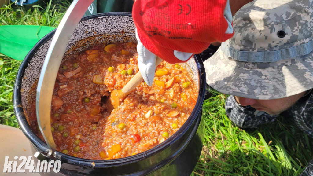 Przewiosłowali sto kilometrów