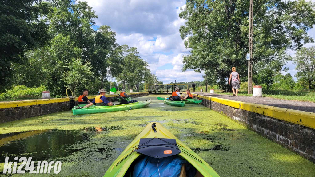 Przewiosłowali sto kilometrów