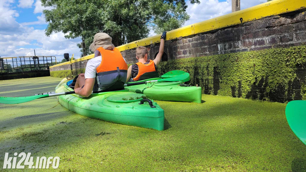 Przewiosłowali sto kilometrów