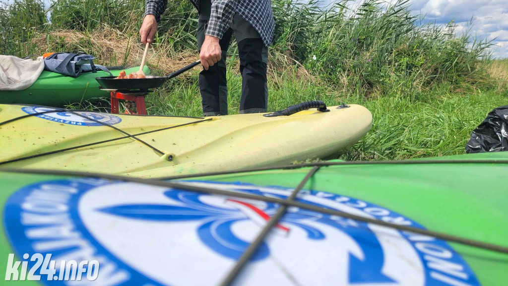 Przewiosłowali sto kilometrów