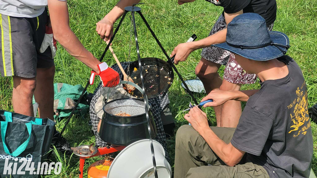 Przewiosłowali sto kilometrów