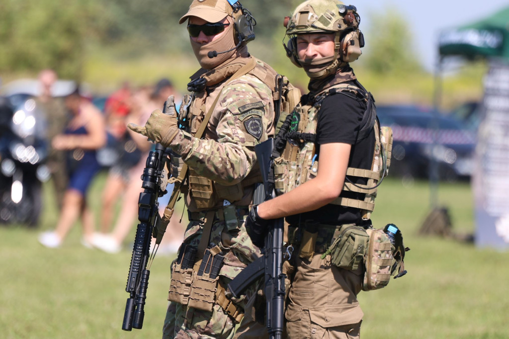 Wojskowy piknik na lotnisku
