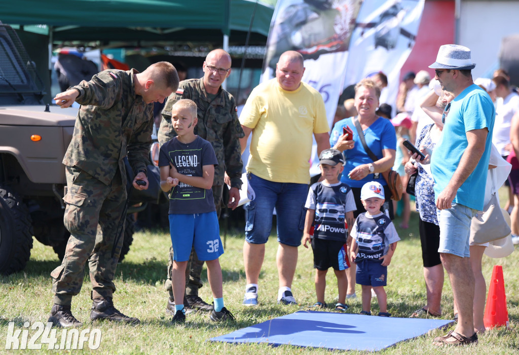 Wojskowy piknik na lotnisku