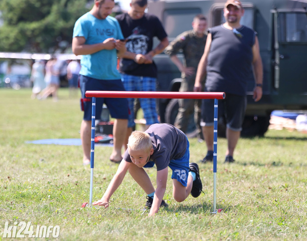 Wojskowy piknik na lotnisku