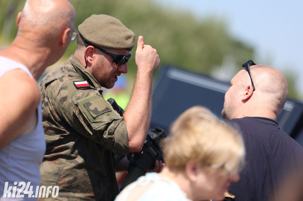 Wojskowy piknik na lotnisku