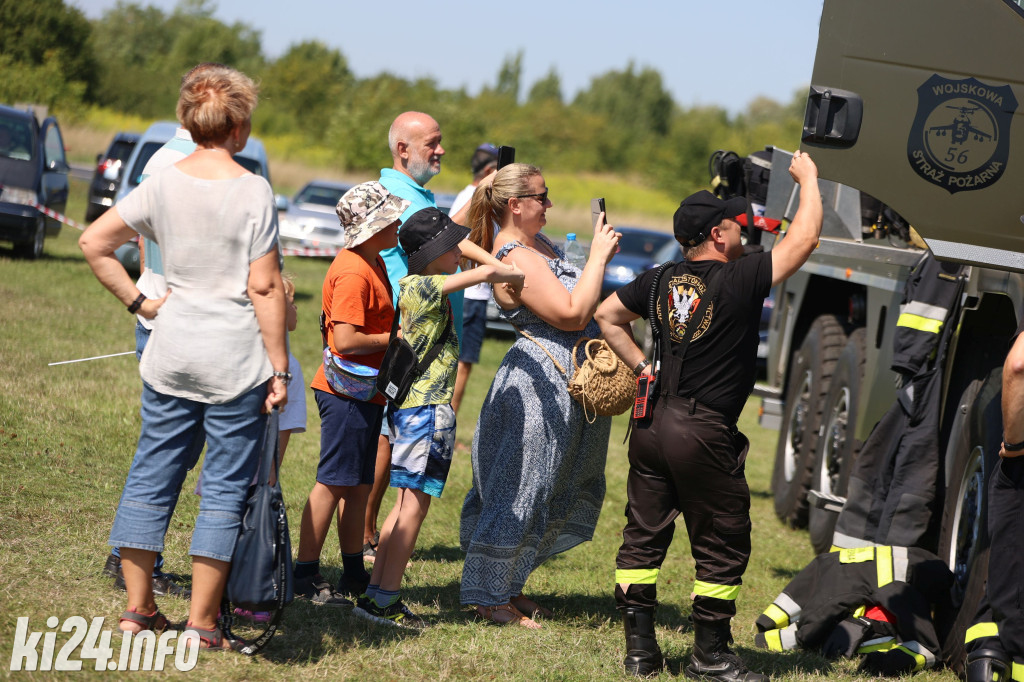 Wojskowy piknik na lotnisku