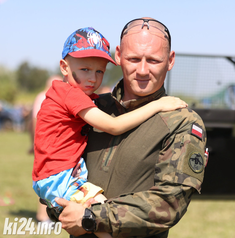 Wojskowy piknik na lotnisku