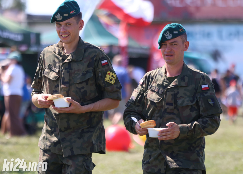Wojskowy piknik na lotnisku