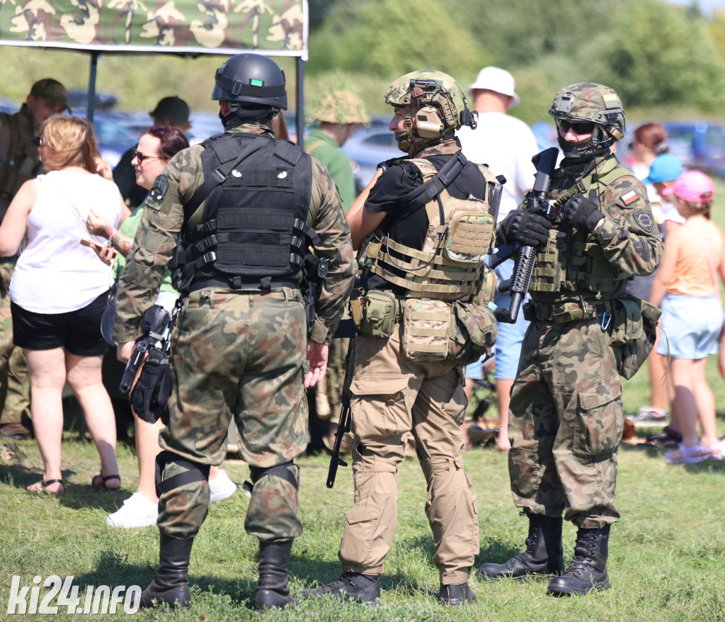 Wojskowy piknik na lotnisku