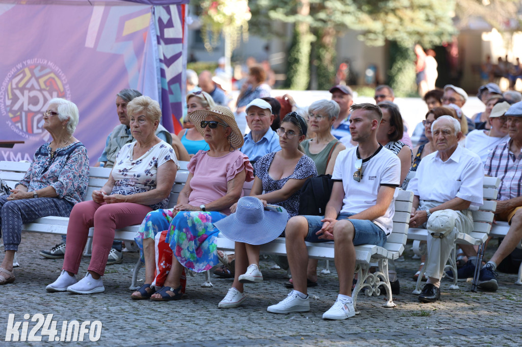 Patriotyczne śpiewanie w Solankach