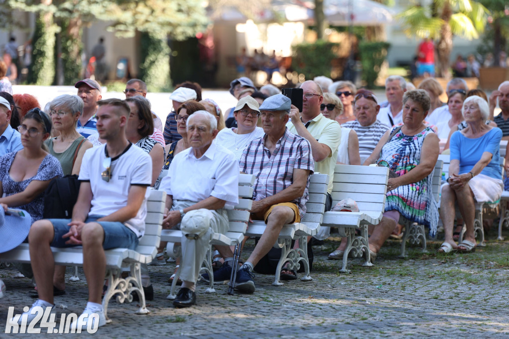 Patriotyczne śpiewanie w Solankach
