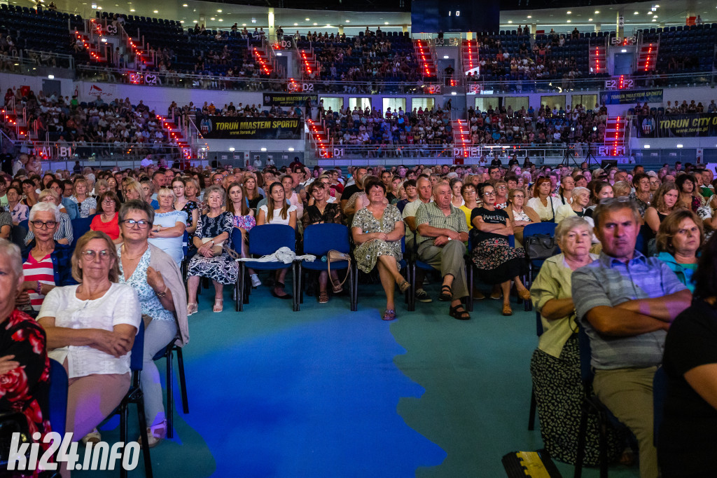 Strażacy otrzymali nowe wozy. Wśród nich znaleźli się druhowie z Gniewkowa [FOTO]