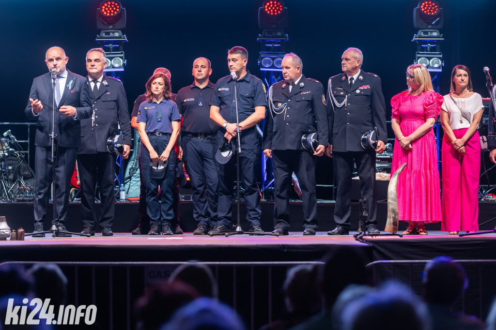 Strażacy otrzymali nowe wozy. Wśród nich znaleźli się druhowie z Gniewkowa [FOTO]