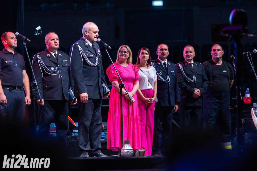 Strażacy otrzymali nowe wozy. Wśród nich znaleźli się druhowie z Gniewkowa [FOTO]