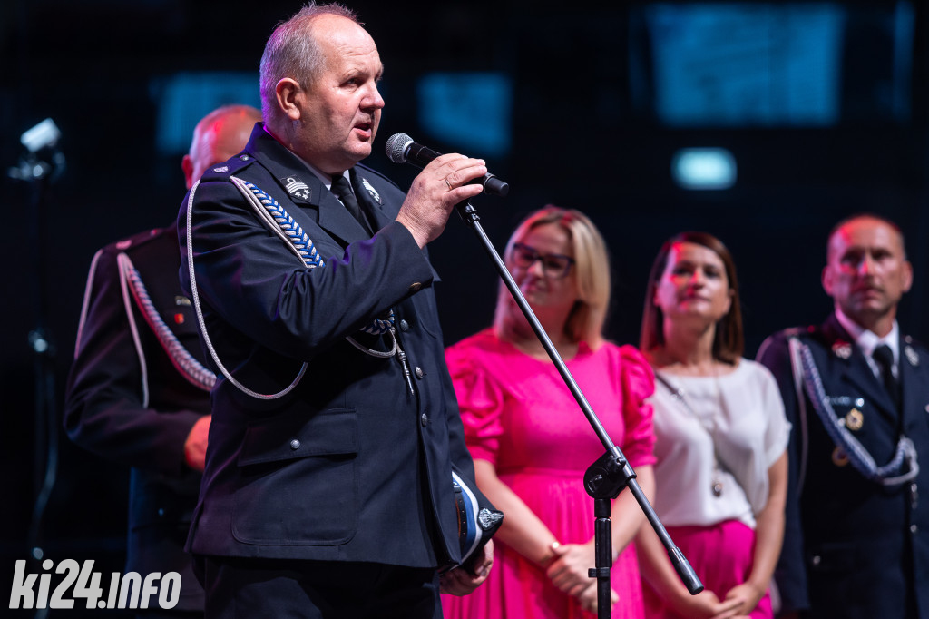 Strażacy otrzymali nowe wozy. Wśród nich znaleźli się druhowie z Gniewkowa [FOTO]
