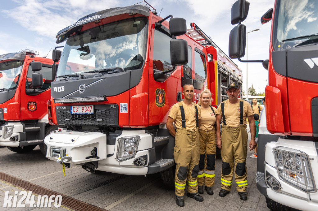 Strażacy otrzymali nowe wozy. Wśród nich znaleźli się druhowie z Gniewkowa [FOTO]