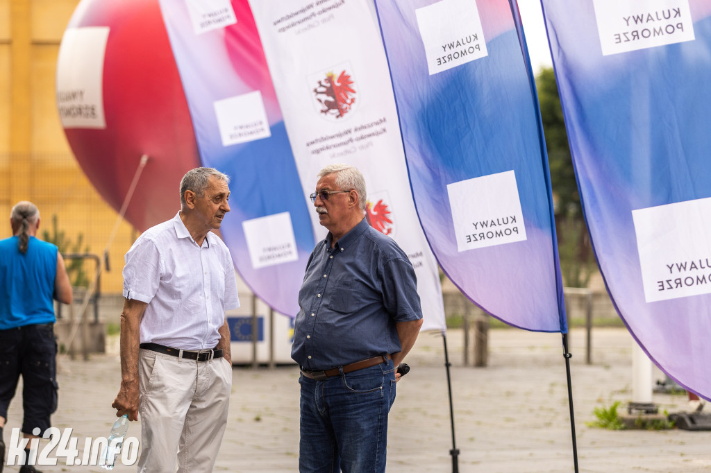 Strażacy otrzymali nowe wozy. Wśród nich znaleźli się druhowie z Gniewkowa [FOTO]