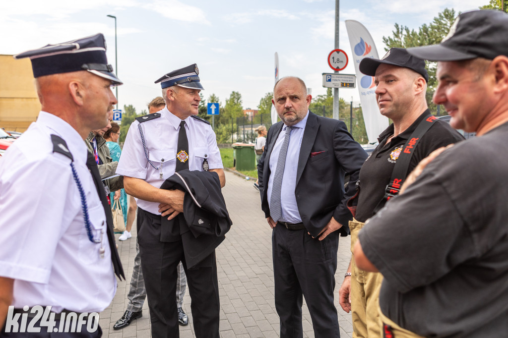 Strażacy otrzymali nowe wozy. Wśród nich znaleźli się druhowie z Gniewkowa [FOTO]