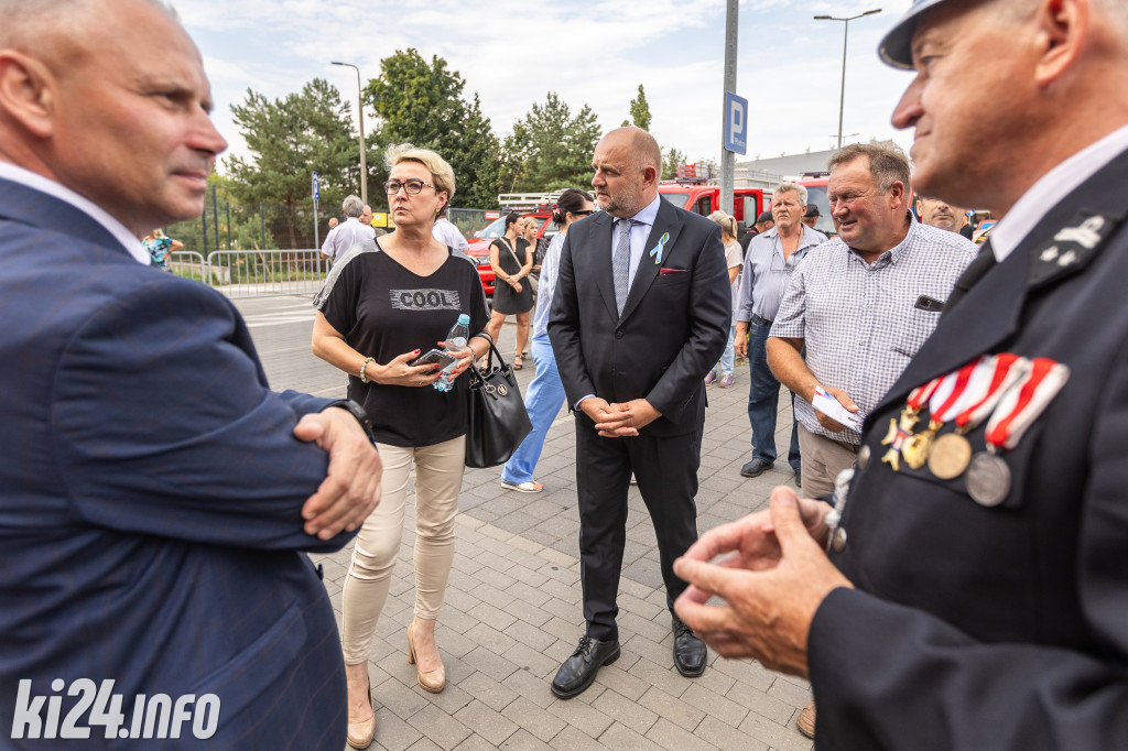 Strażacy otrzymali nowe wozy. Wśród nich znaleźli się druhowie z Gniewkowa [FOTO]