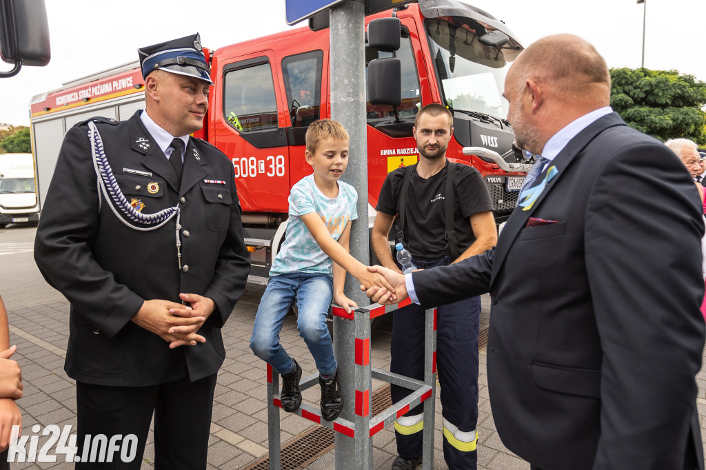 Strażacy otrzymali nowe wozy. Wśród nich znaleźli się druhowie z Gniewkowa [FOTO]