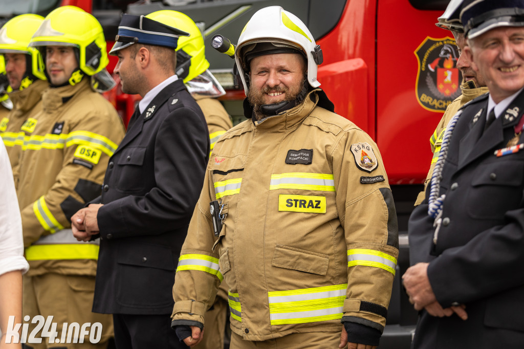 Strażacy otrzymali nowe wozy. Wśród nich znaleźli się druhowie z Gniewkowa [FOTO]