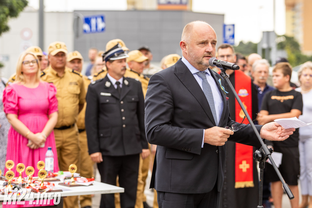 Strażacy otrzymali nowe wozy. Wśród nich znaleźli się druhowie z Gniewkowa [FOTO]