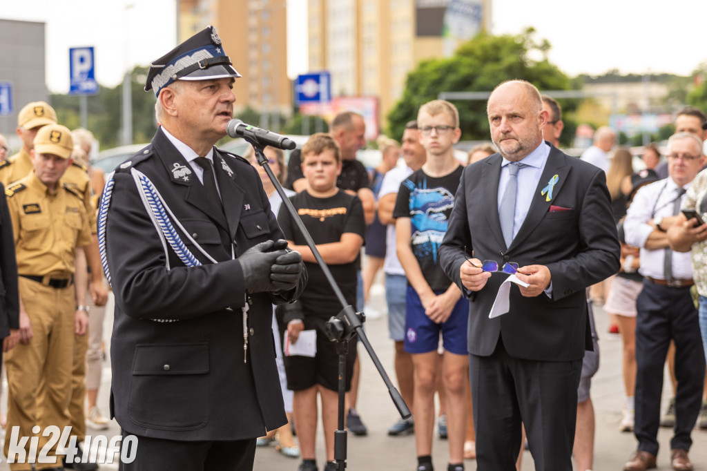 Strażacy otrzymali nowe wozy. Wśród nich znaleźli się druhowie z Gniewkowa [FOTO]
