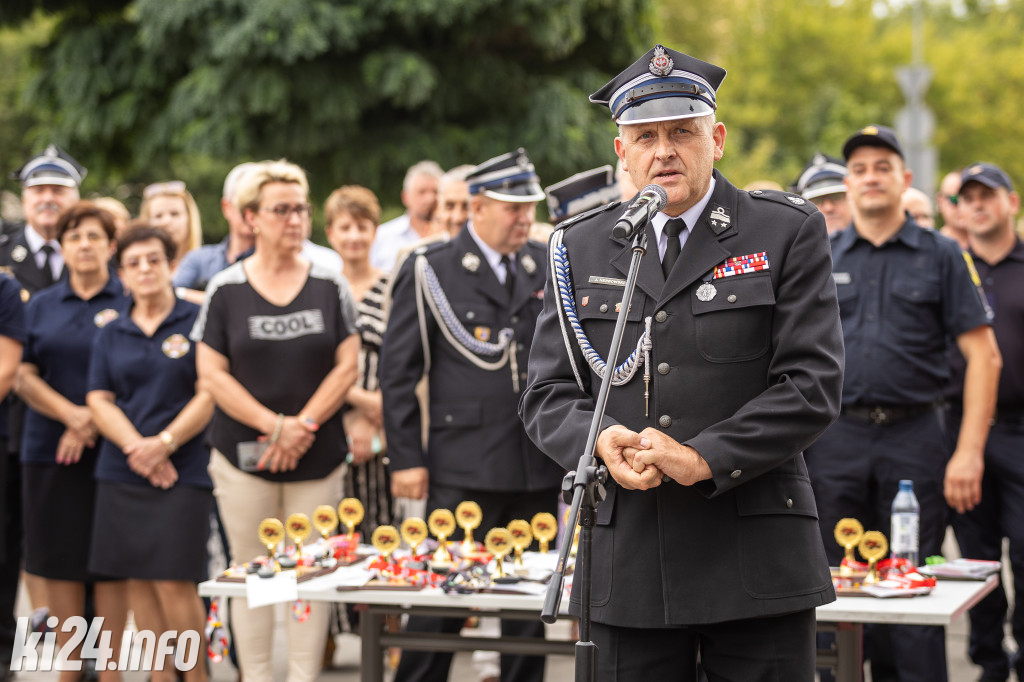Strażacy otrzymali nowe wozy. Wśród nich znaleźli się druhowie z Gniewkowa [FOTO]