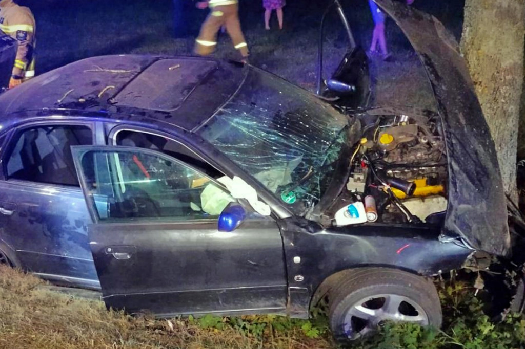 Uderzył audi w drzewo