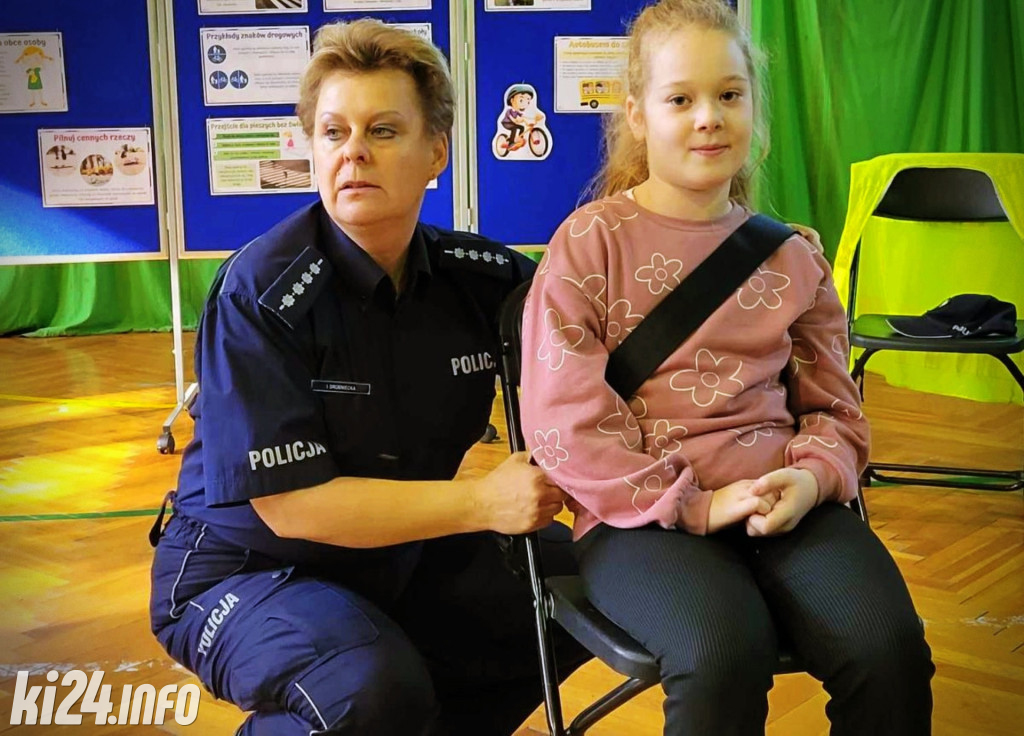 Policjanci w podstawówce w Sławęcinku