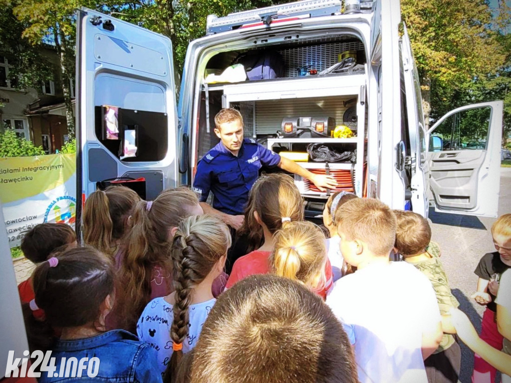 Policjanci w podstawówce w Sławęcinku
