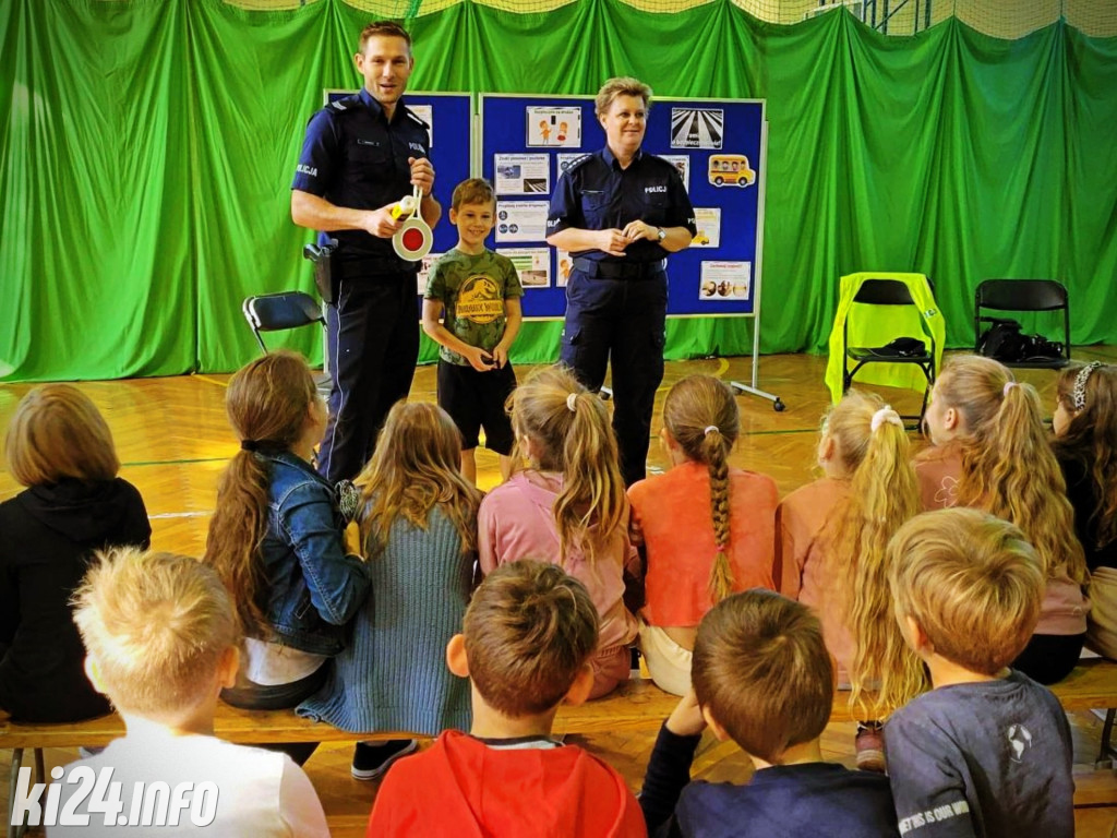 Policjanci w podstawówce w Sławęcinku