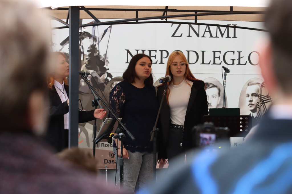  Młodzi rzemieślnicy pełnoprawnymi uczniami. W ruch poszła szabla [ZDJĘCIA]