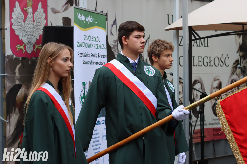  Młodzi rzemieślnicy pełnoprawnymi uczniami. W ruch poszła szabla [ZDJĘCIA]