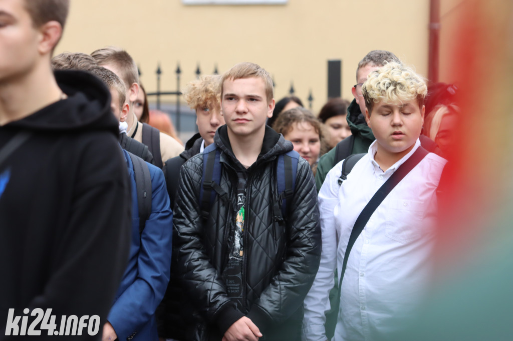  Młodzi rzemieślnicy pełnoprawnymi uczniami. W ruch poszła szabla [ZDJĘCIA]