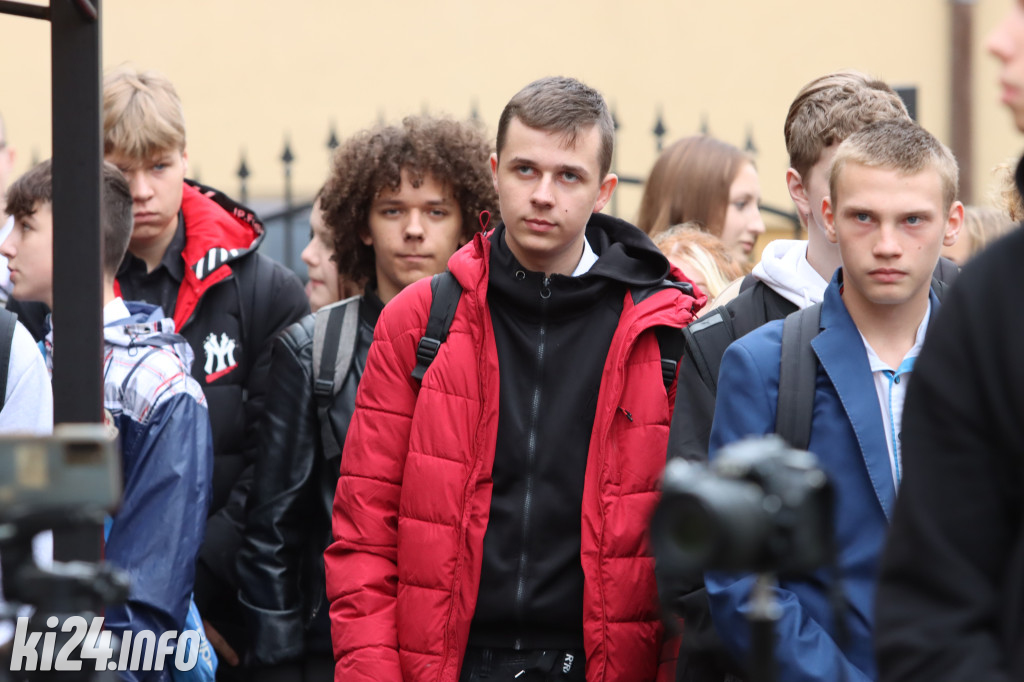  Młodzi rzemieślnicy pełnoprawnymi uczniami. W ruch poszła szabla [ZDJĘCIA]