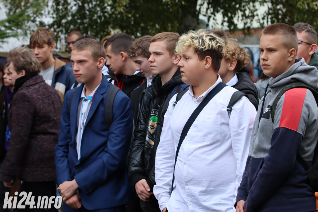  Młodzi rzemieślnicy pełnoprawnymi uczniami. W ruch poszła szabla [ZDJĘCIA]