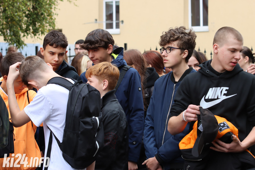  Młodzi rzemieślnicy pełnoprawnymi uczniami. W ruch poszła szabla [ZDJĘCIA]