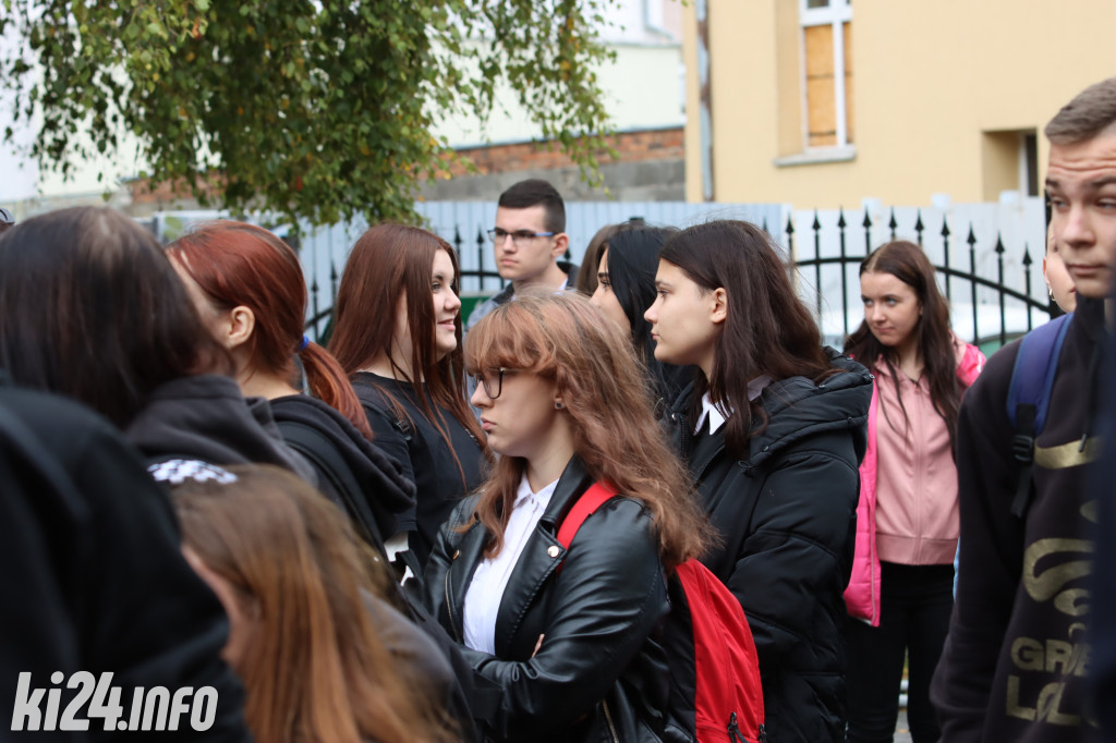  Młodzi rzemieślnicy pełnoprawnymi uczniami. W ruch poszła szabla [ZDJĘCIA]