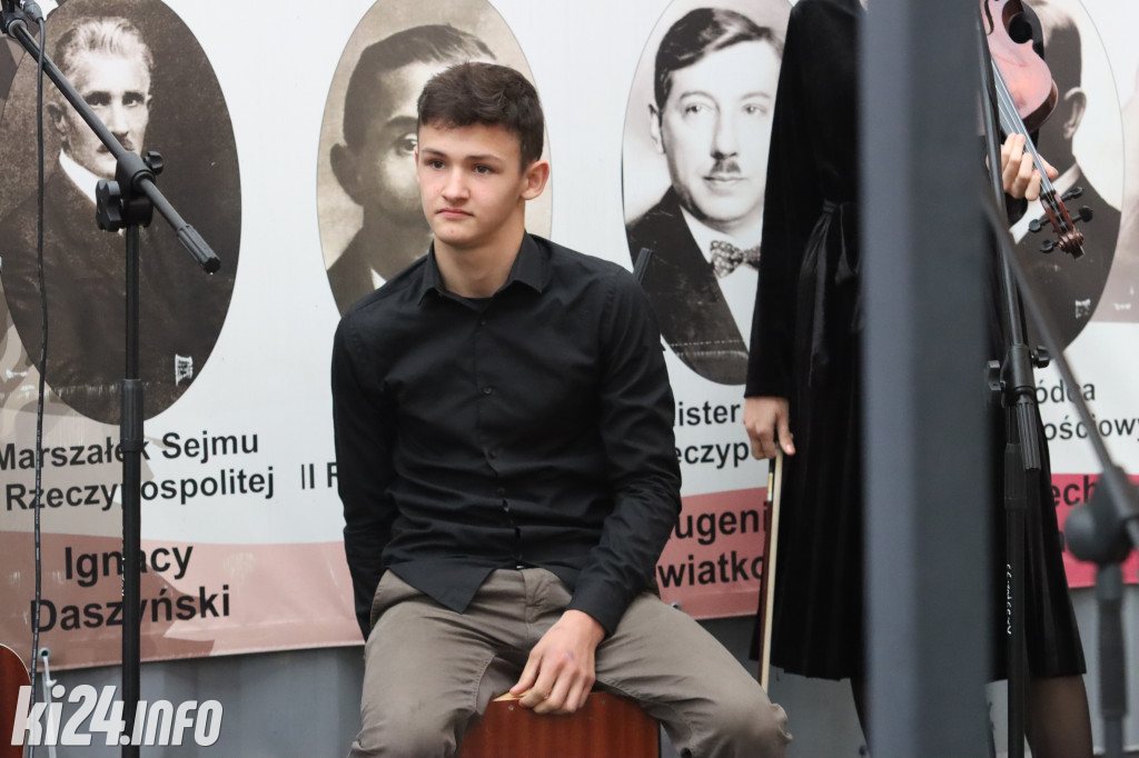  Młodzi rzemieślnicy pełnoprawnymi uczniami. W ruch poszła szabla [ZDJĘCIA]