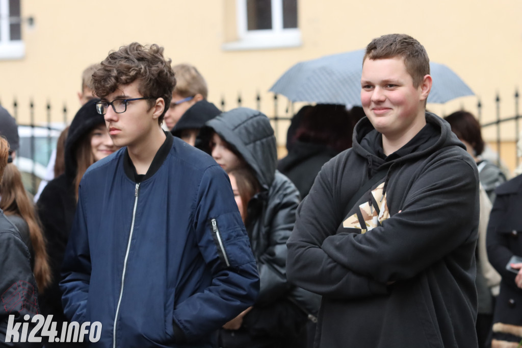  Młodzi rzemieślnicy pełnoprawnymi uczniami. W ruch poszła szabla [ZDJĘCIA]