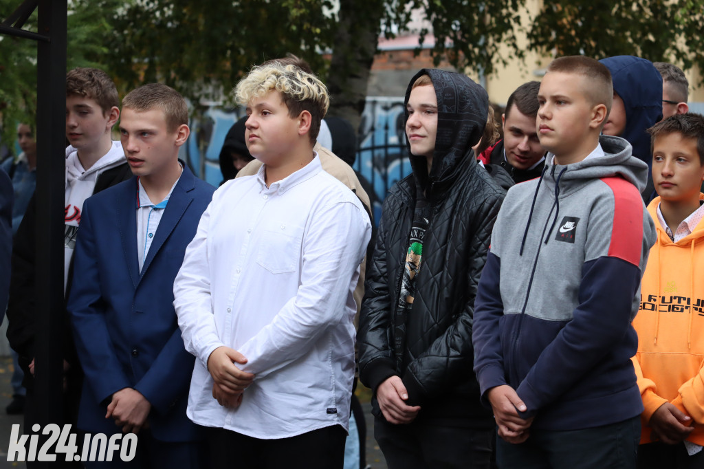  Młodzi rzemieślnicy pełnoprawnymi uczniami. W ruch poszła szabla [ZDJĘCIA]