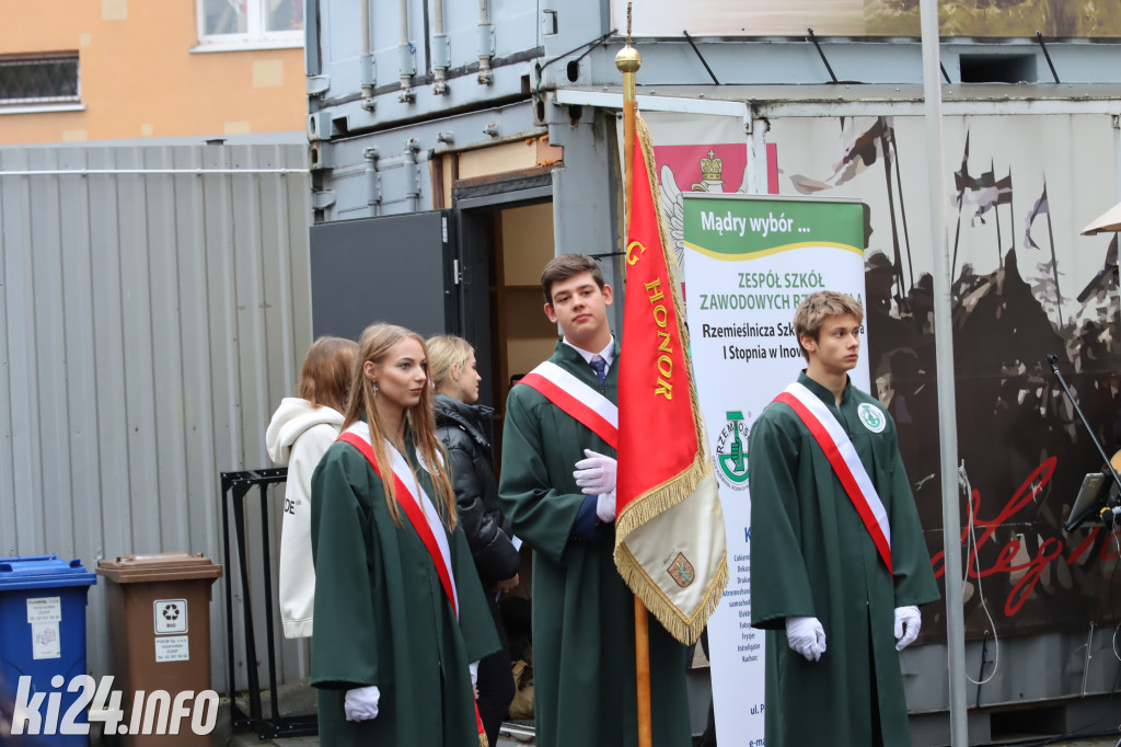  Młodzi rzemieślnicy pełnoprawnymi uczniami. W ruch poszła szabla [ZDJĘCIA]