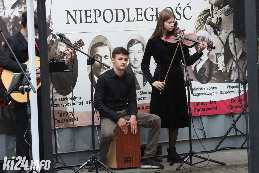  Młodzi rzemieślnicy pełnoprawnymi uczniami. W ruch poszła szabla [ZDJĘCIA]