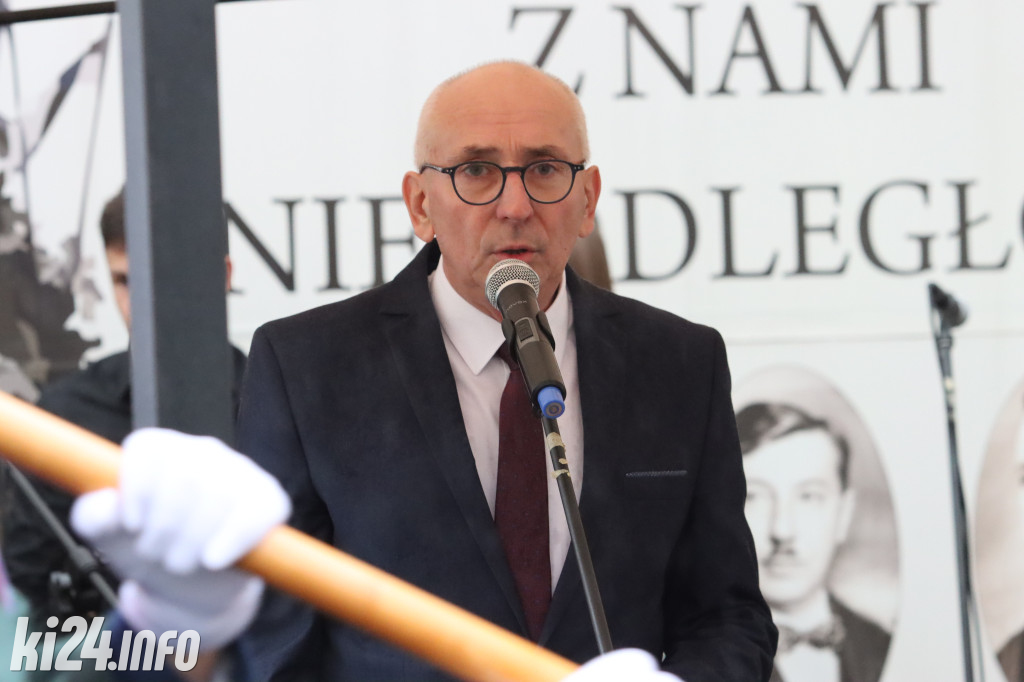  Młodzi rzemieślnicy pełnoprawnymi uczniami. W ruch poszła szabla [ZDJĘCIA]